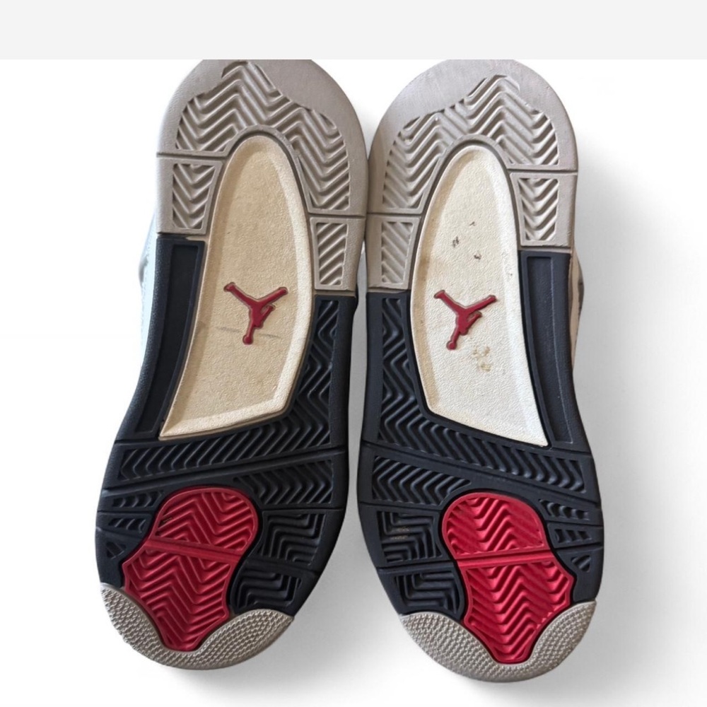 Jordan 4 white cement kids SIZE 2Y - Picture 4 of 4